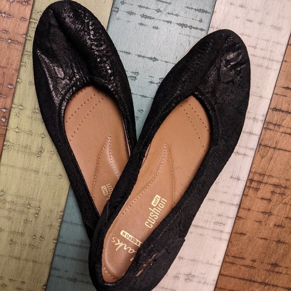 Shoes - clarks slip on flats size 5.5 m